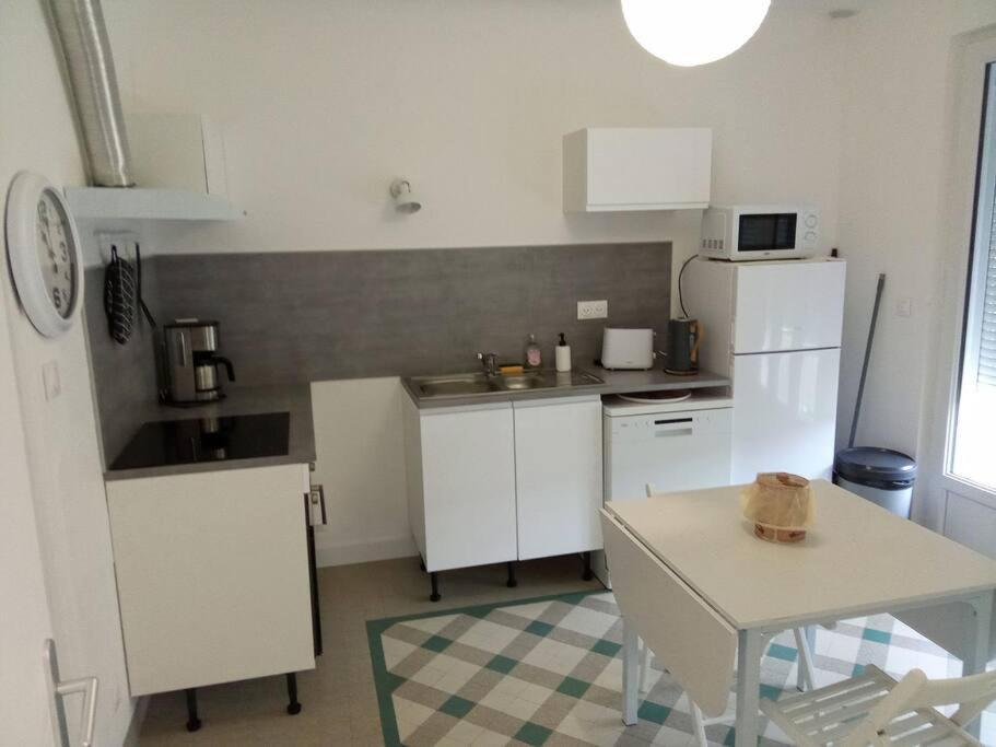 אמבואה Charmante Maison Pres Du Centre Ville מראה חיצוני תמונה